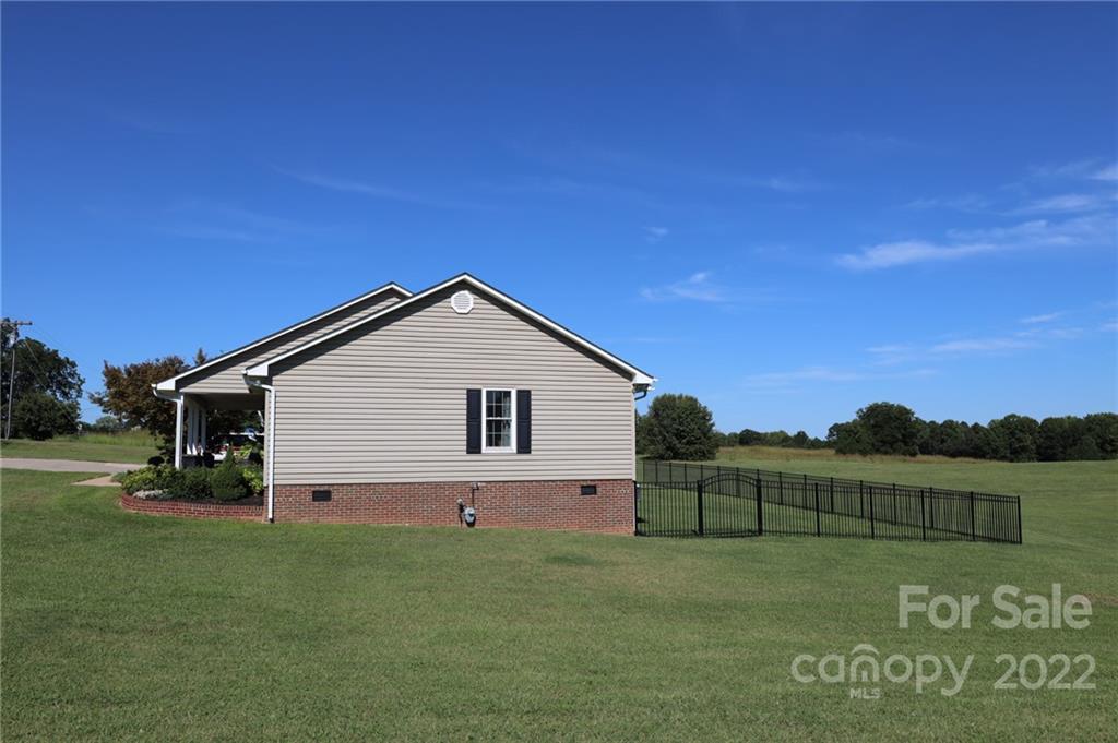 1310 Stoney Point Road Kings Mountain, NC 28086 - Photo 4 of 46 Gallery Image 4