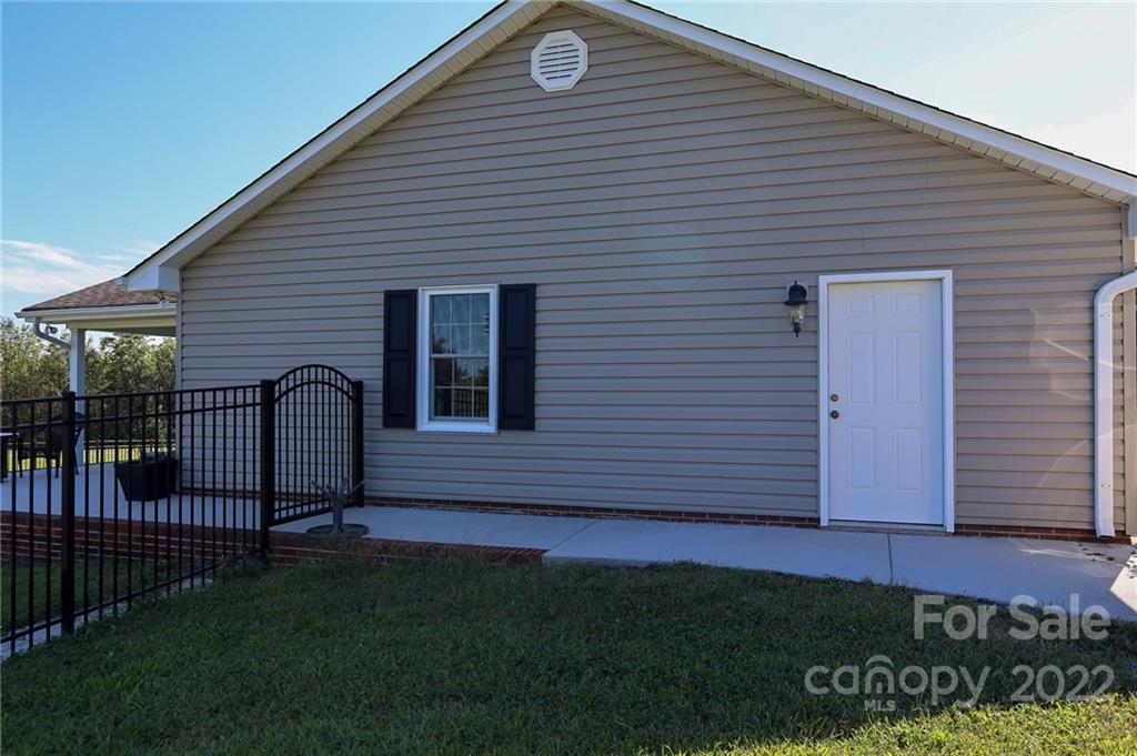 1310 Stoney Point Road Kings Mountain, NC 28086 - Photo 9 of 46 Gallery Image 9