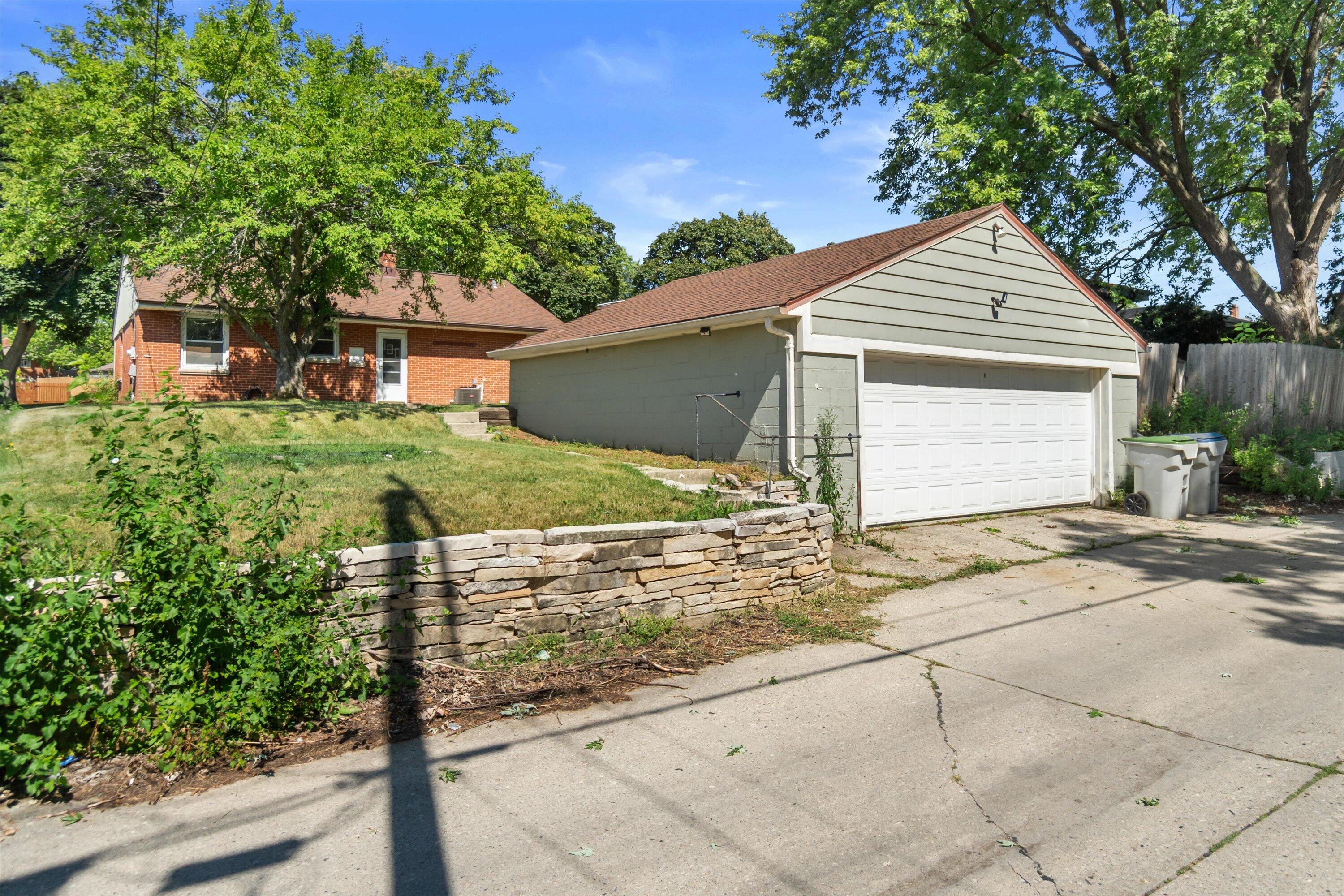 4516 North 78th Street Milwaukee, WI 53218 - Photo 30 of 34 Garage