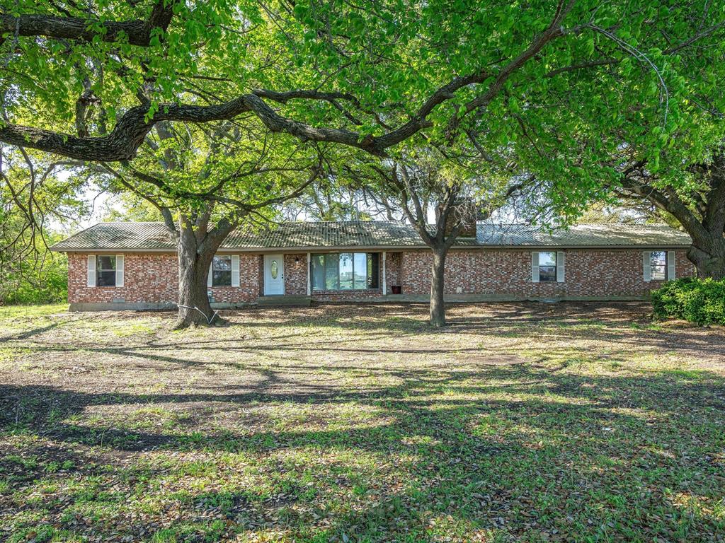 1302 Forreston Road Waxahachie, TX 75165 - Photo 14 of 39 a front view of a house with a garden