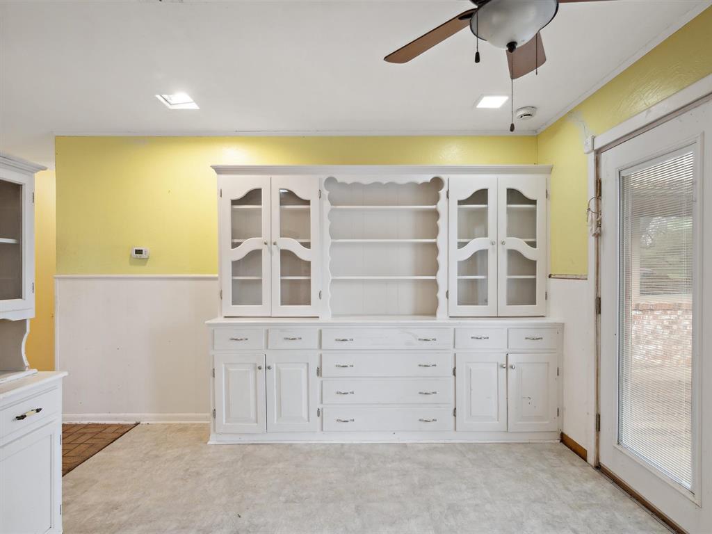 1302 Forreston Road Waxahachie, TX 75165 - Photo 25 of 39 a view of an empty room with a window