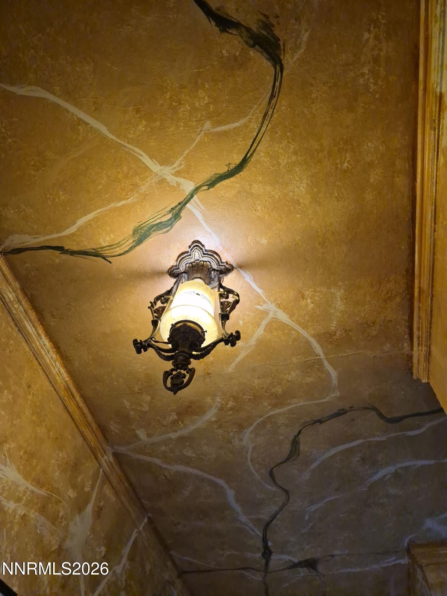 210 South Taylor Street Fallon, NV 89406 - Photo 13 of 38 FLOTO ANTIQUE LIGHT 26