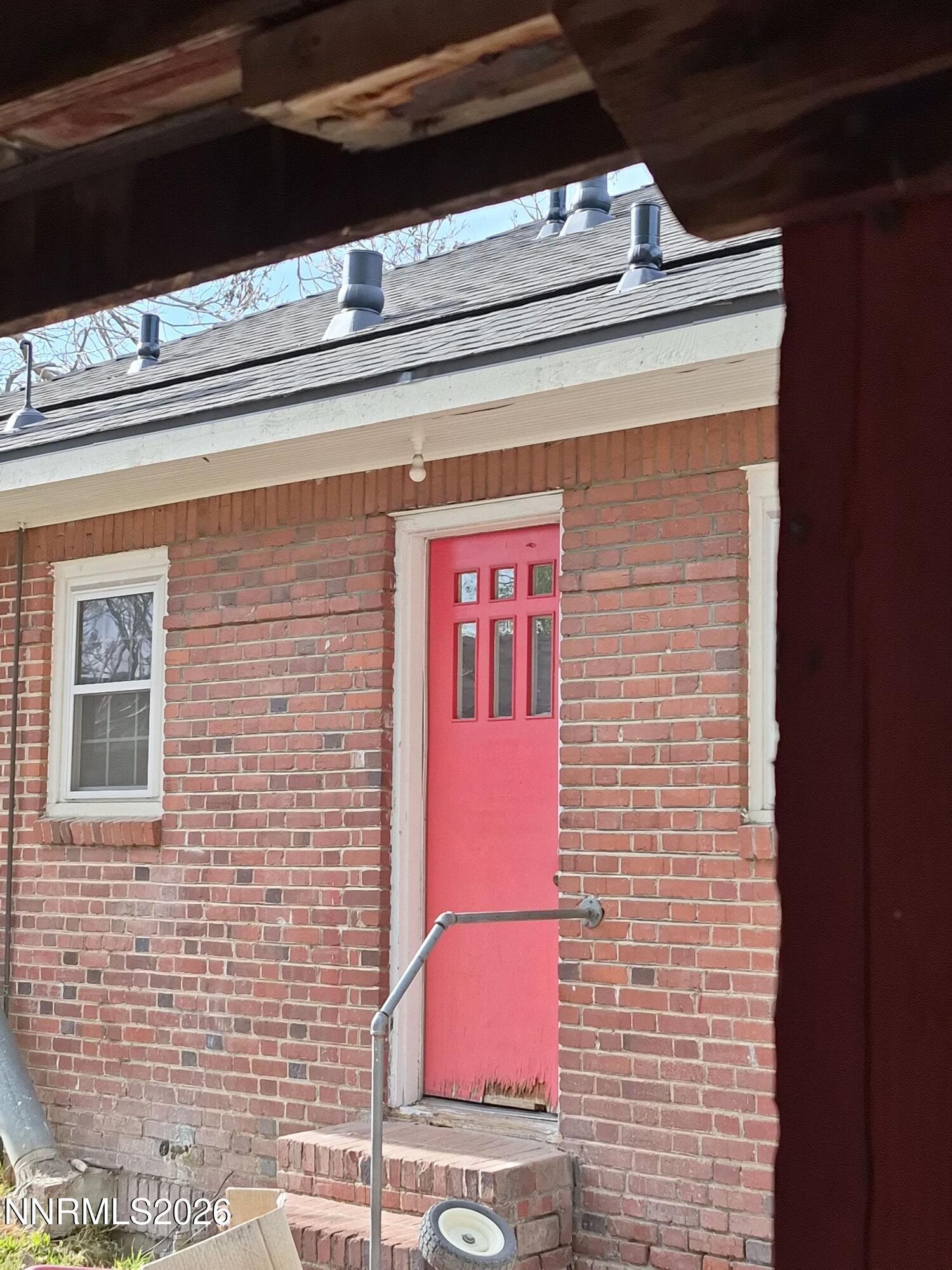 210 South Taylor Street Fallon, NV 89406 - Photo 7 of 38 FLOTO BACK DOOR RED 26