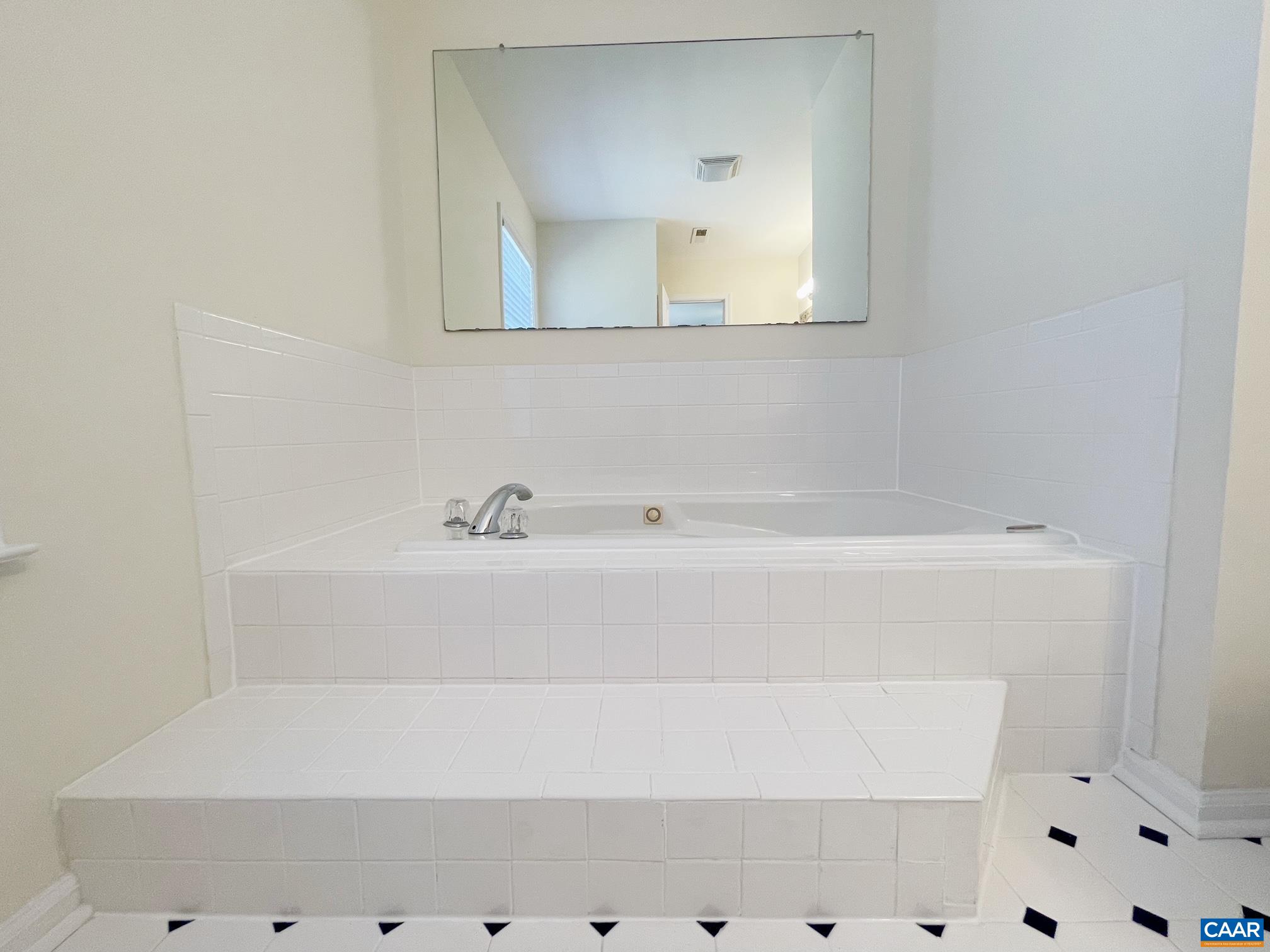 216 Rudolph Street Ruckersville, VA 22968 - Photo 20 of 39 a bathroom with a bathtub