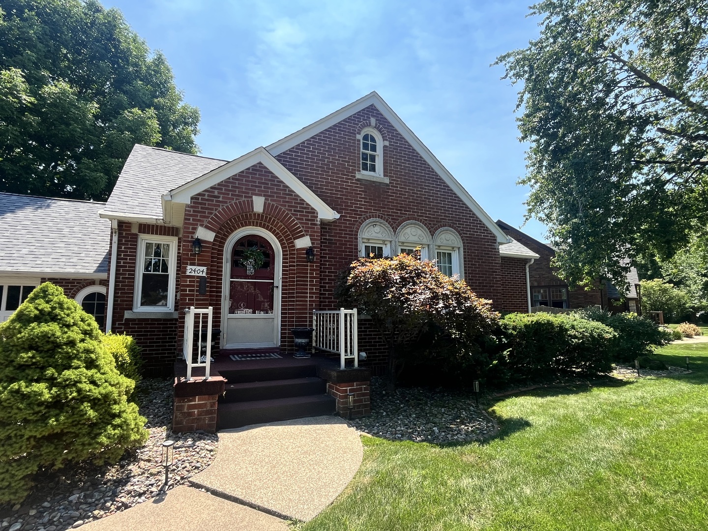 2404 28th Street Moline, IL 61265 - Photo 2 of 18