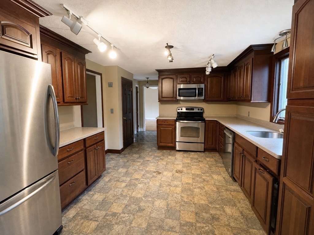 307 Glen Road Weston, MA 02493 - Photo 3 of 14