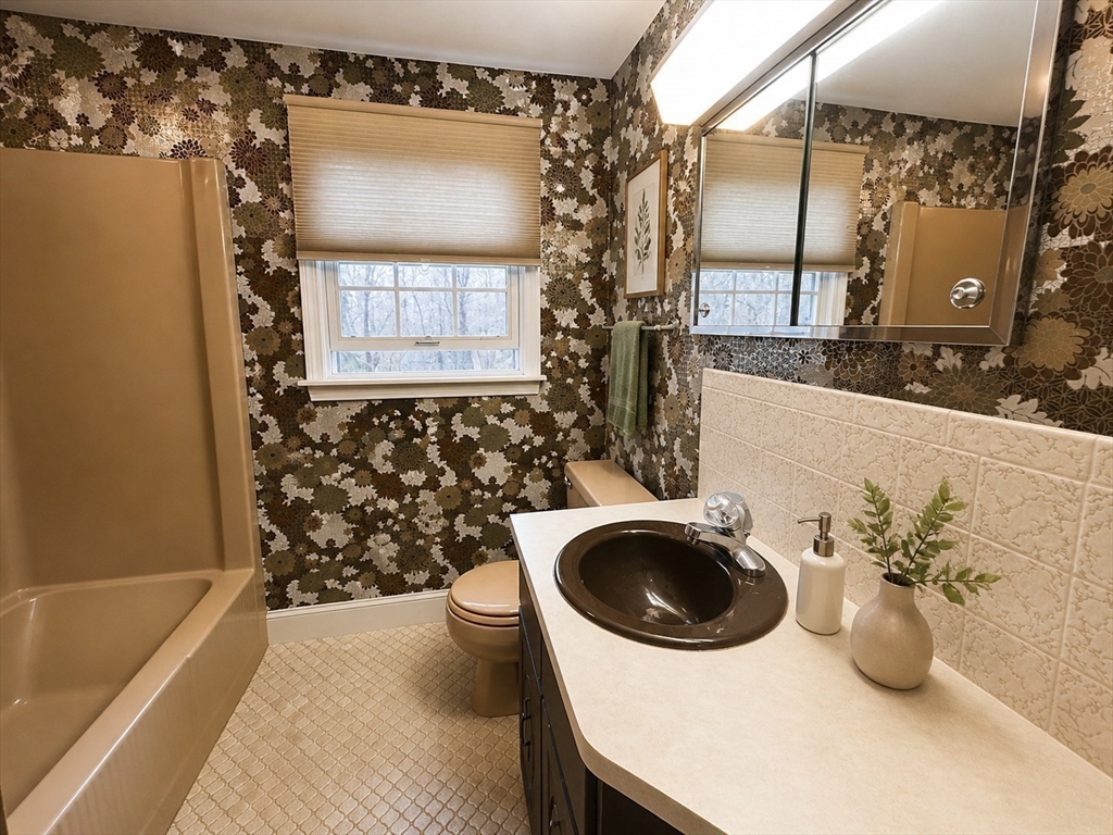 307 Glen Road Weston, MA 02493 - Photo 7 of 14