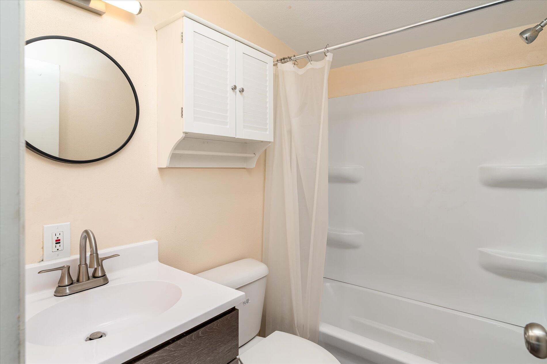 S6205 Sidie Hollow Road Viroqua, WI 54665 - Photo 18 of 22 Full Bathroom