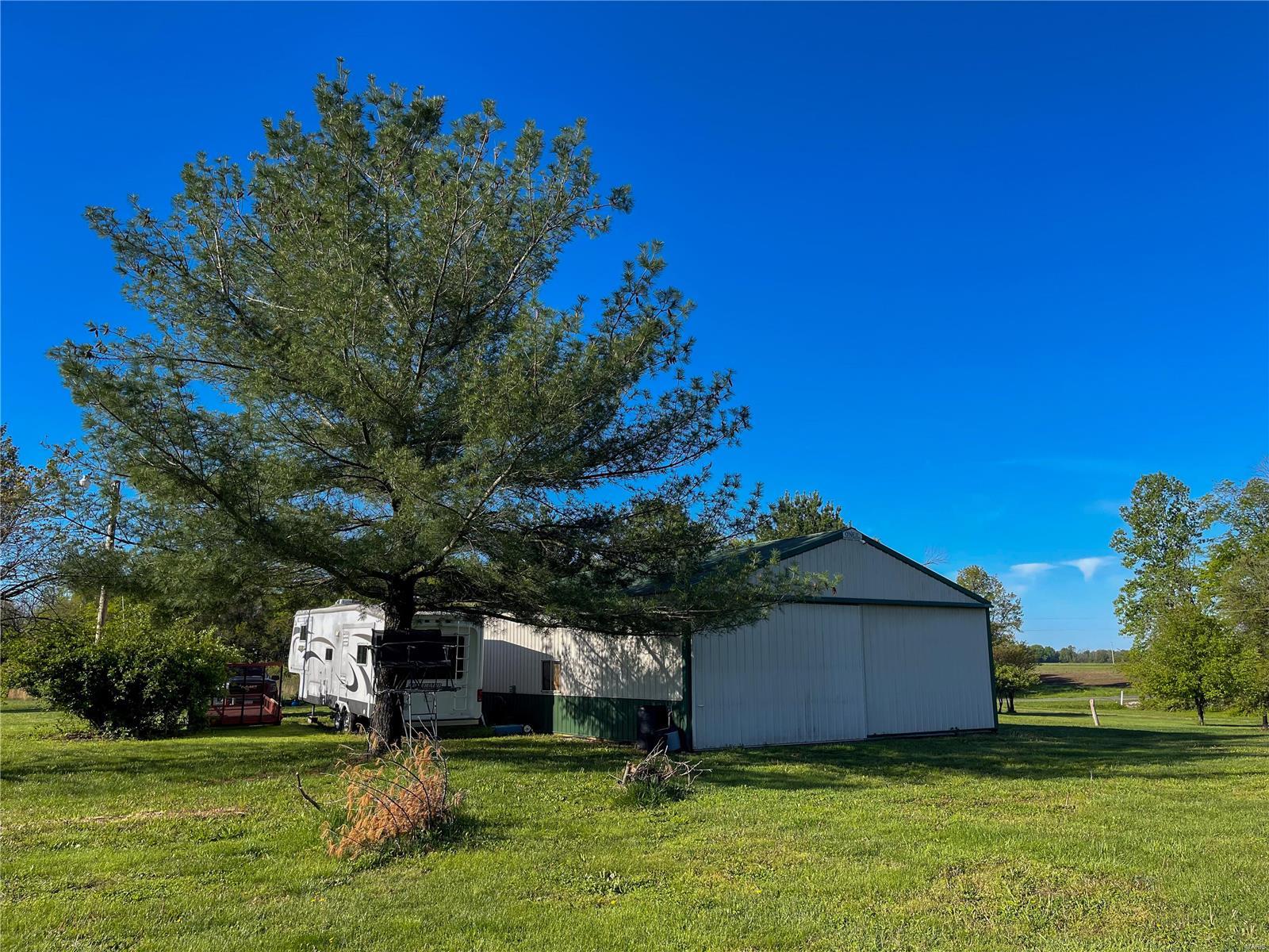 20006 Diamond Springs Road Carlyle, IL 62231 - Photo 4 of 15