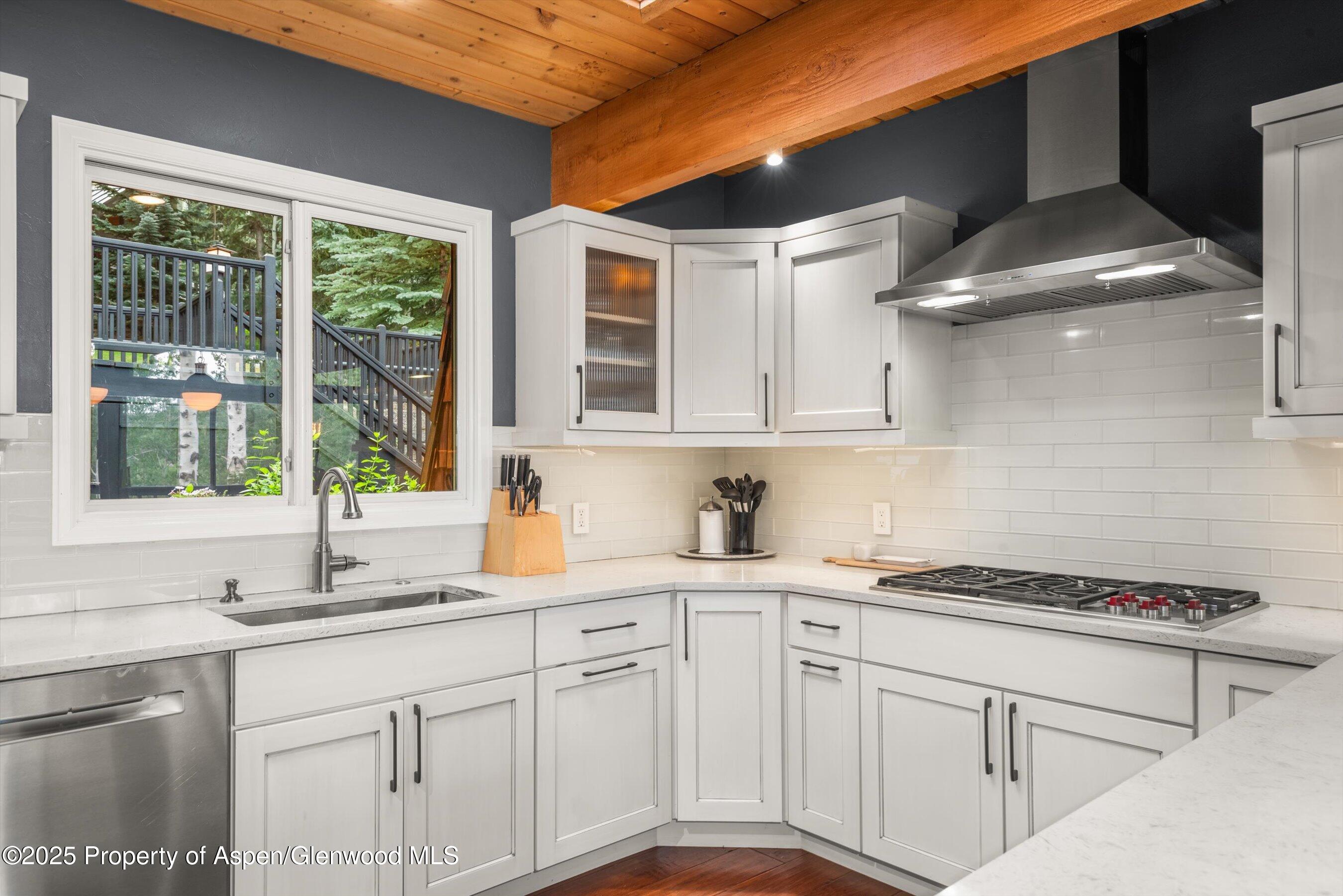 49 Elk Ridge Lane Snowmass Village, CO 81615 - Photo 7 of 38 Wolf gas cooktop