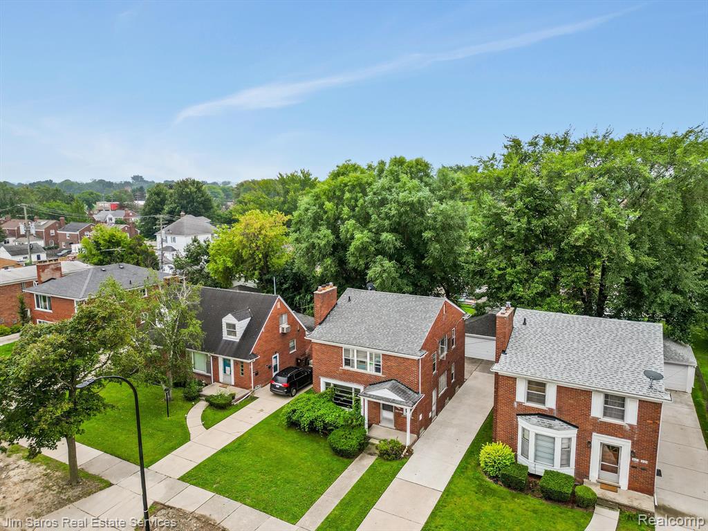 2013 Vernier Road Grosse Pointe Woods, MI 48236 - Photo 3 of 14