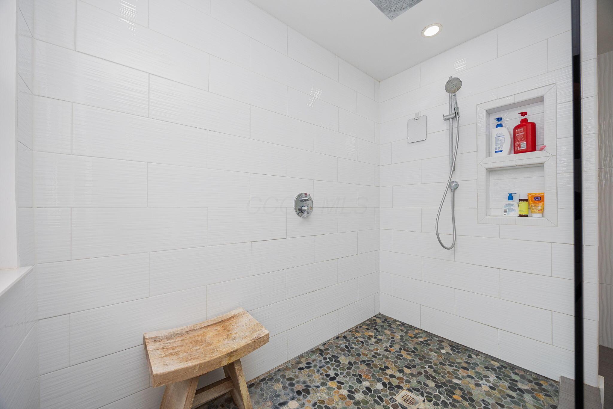 5987 Dublin Road Delaware, OH 43015 - Photo 54 of 116 Primary bath