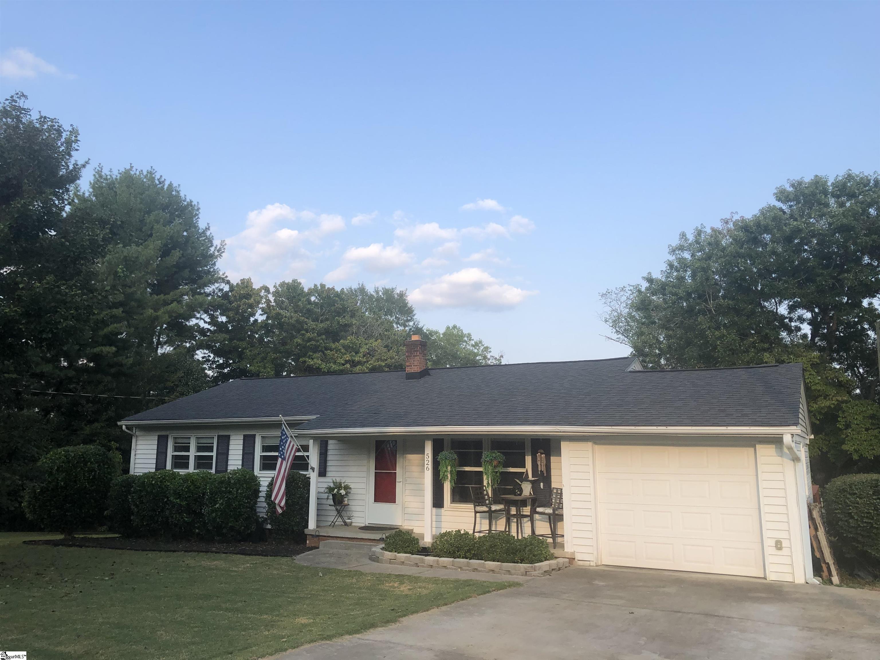 526 Ridgewood Drive Greer, SC 29651 - Photo 2 of 26 Gallery Image 2