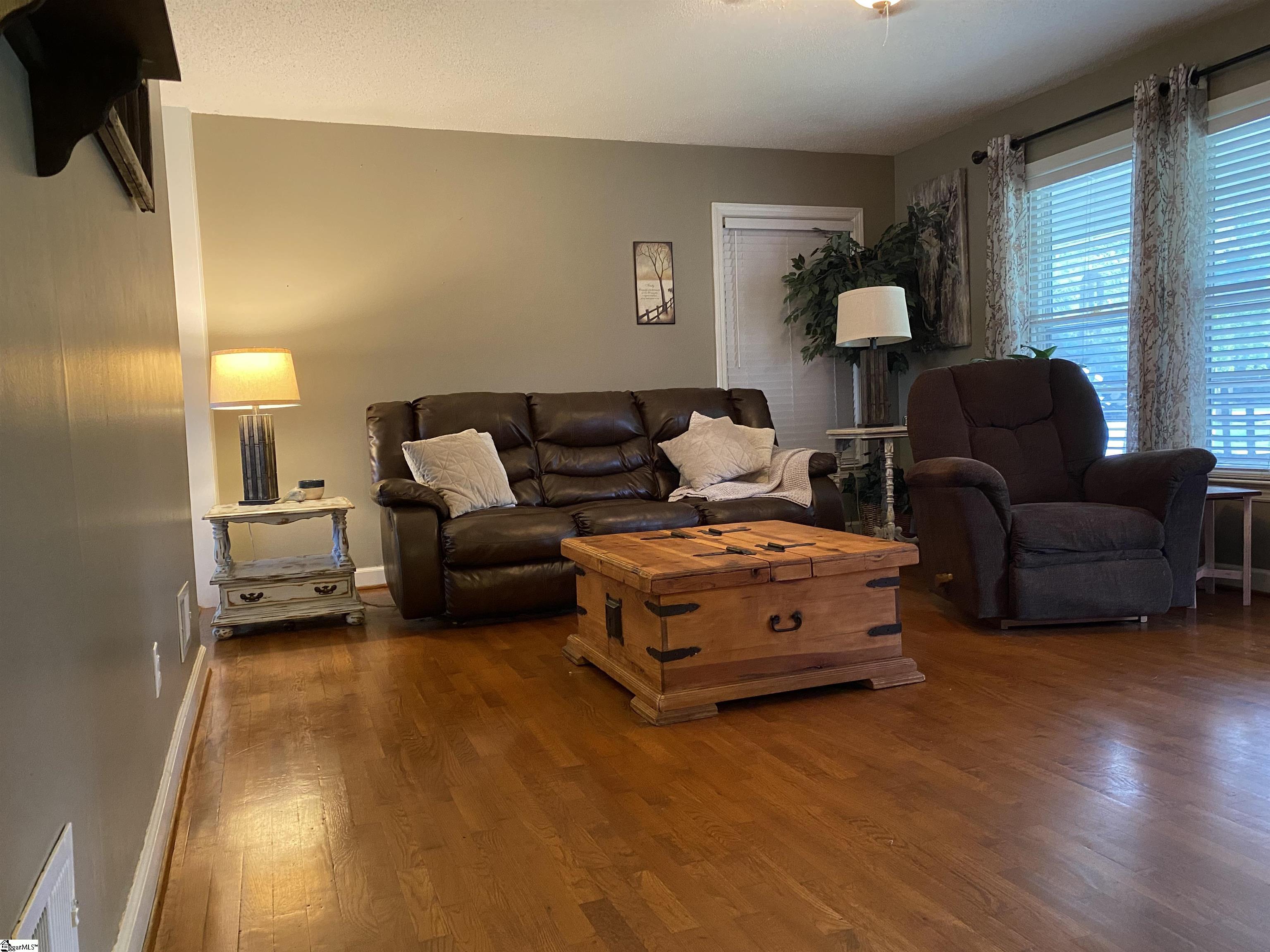 526 Ridgewood Drive Greer, SC 29651 - Photo 6 of 26 Gallery Image 6