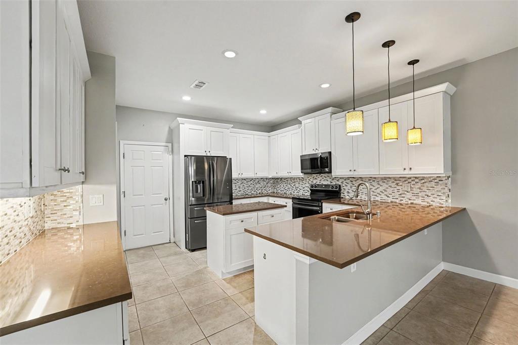 1264 Riserva Lane Palm Harbor, FL 34683 - Photo 3 of 16