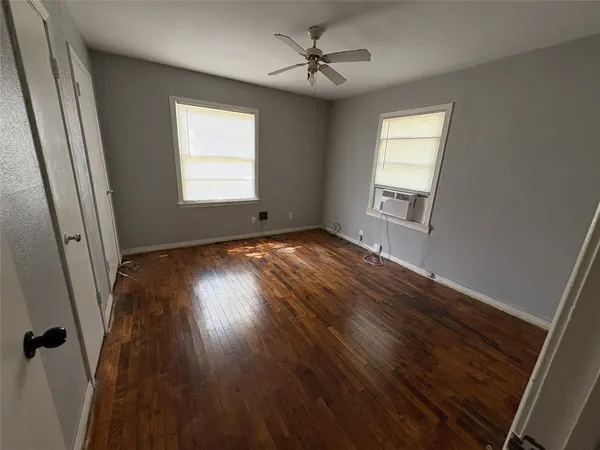 $1,300 | 406 Omega Street, El Campo, TX 77437