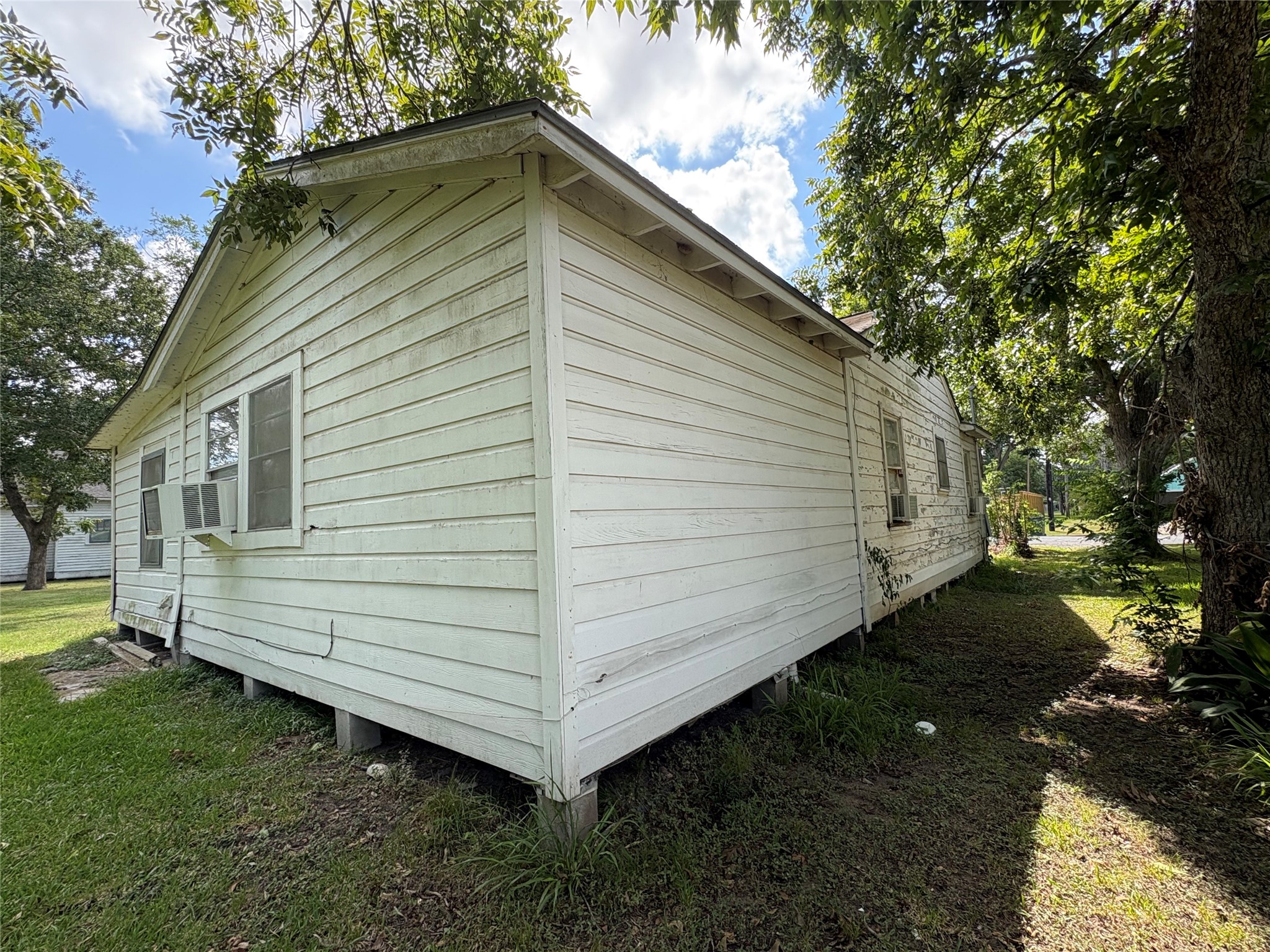 406 Omega Street El Campo, TX 77437 - Photo 8 of 13 a view of a small house with a backyard