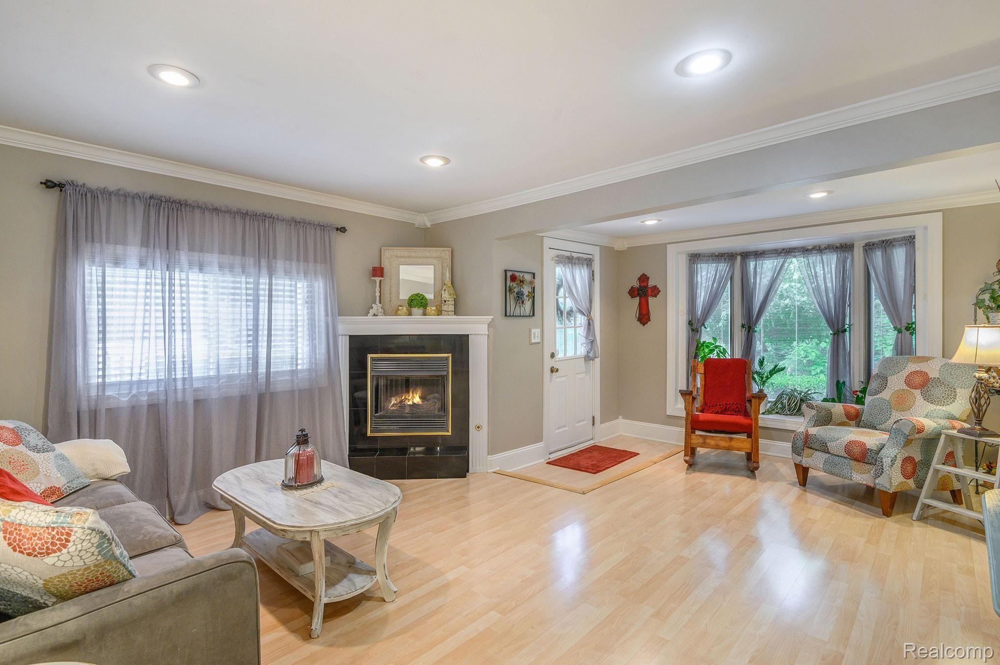 1755 Moffat Road Leonard, MI 48367 - Photo 4 of 22 Living Room/ Plenty of Seating for entertaining or cozy family time