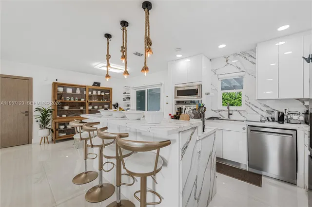 $7,900 | 7235 Southwest 39th Street, Miami, FL 33155