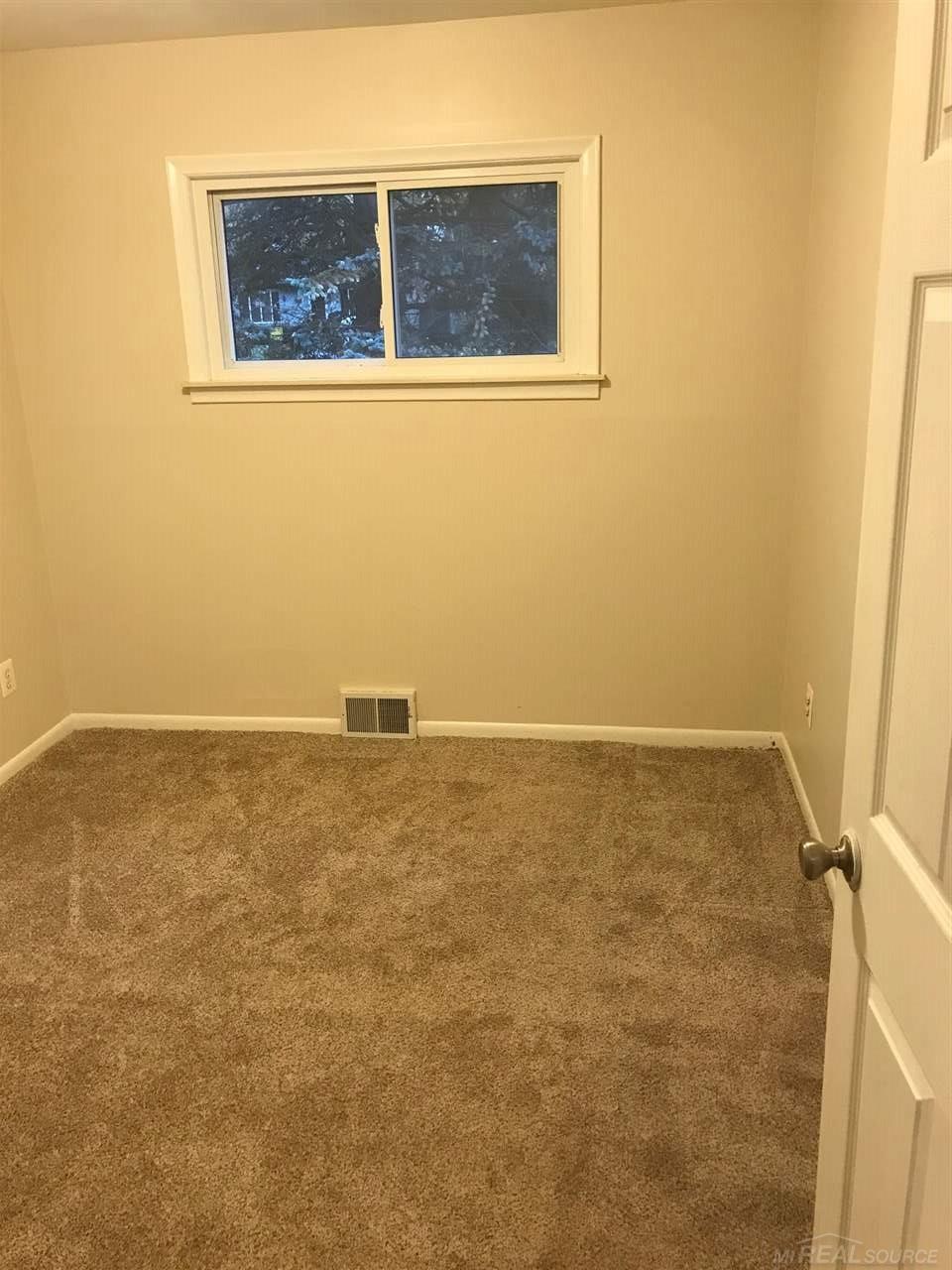 2843 Corinthia Drive Rochester Hills, MI 48309 - Photo 4 of 9
