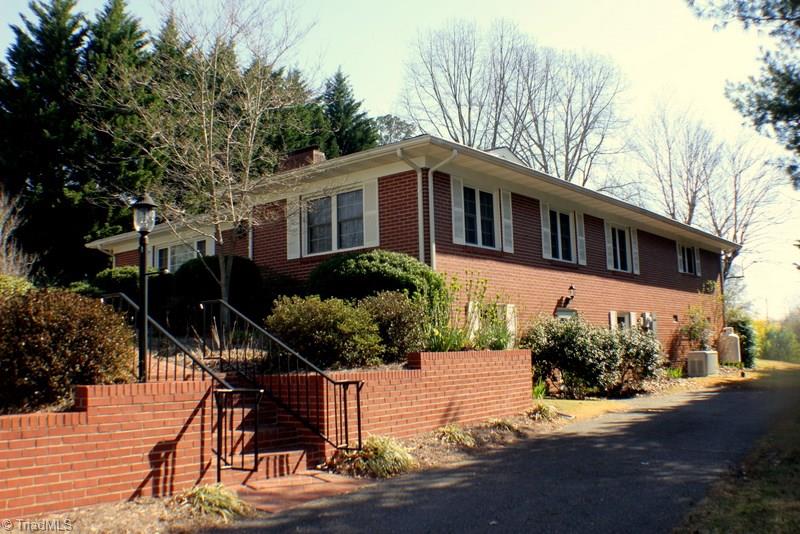 558 Country Club Road Mount Airy, NC 27030 - Photo 3 of 21 Gallery Image 3