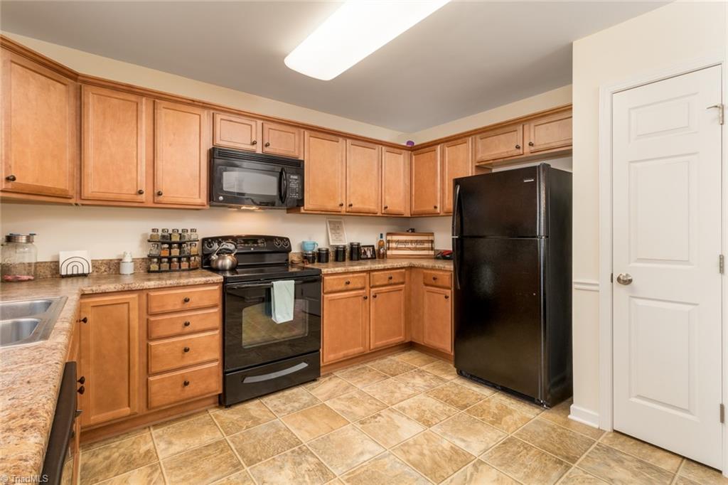 486 Ridgebrooke Drive High Point, NC 27265 - Photo 8 of 25 Gallery Image 8