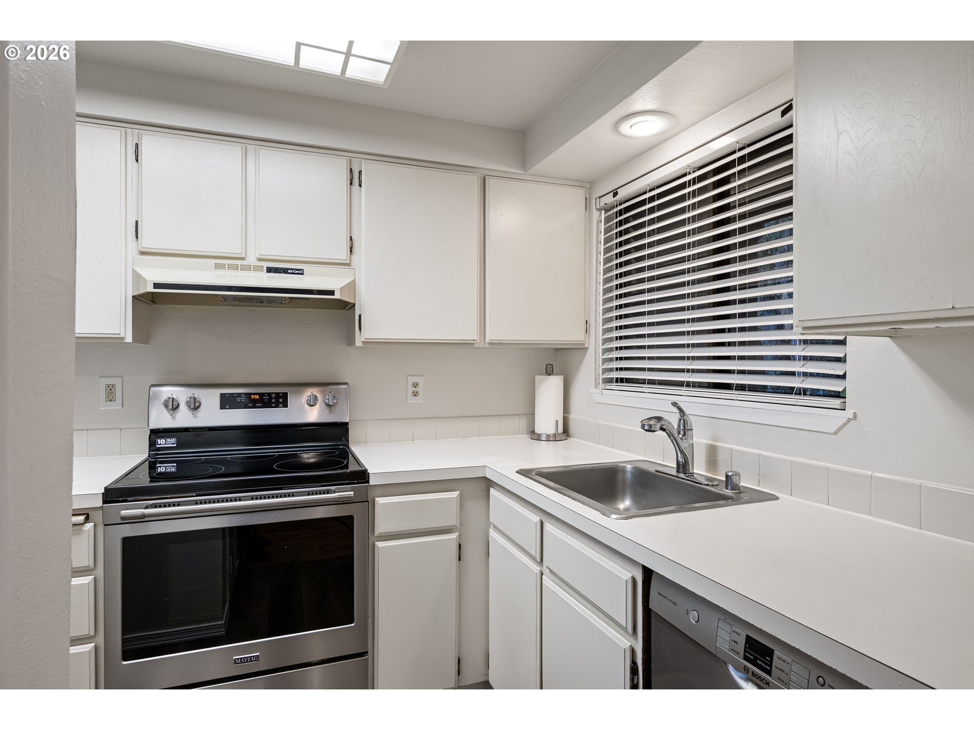 149 Treehill Loop Eugene, OR 97405 - Photo 14 of 40