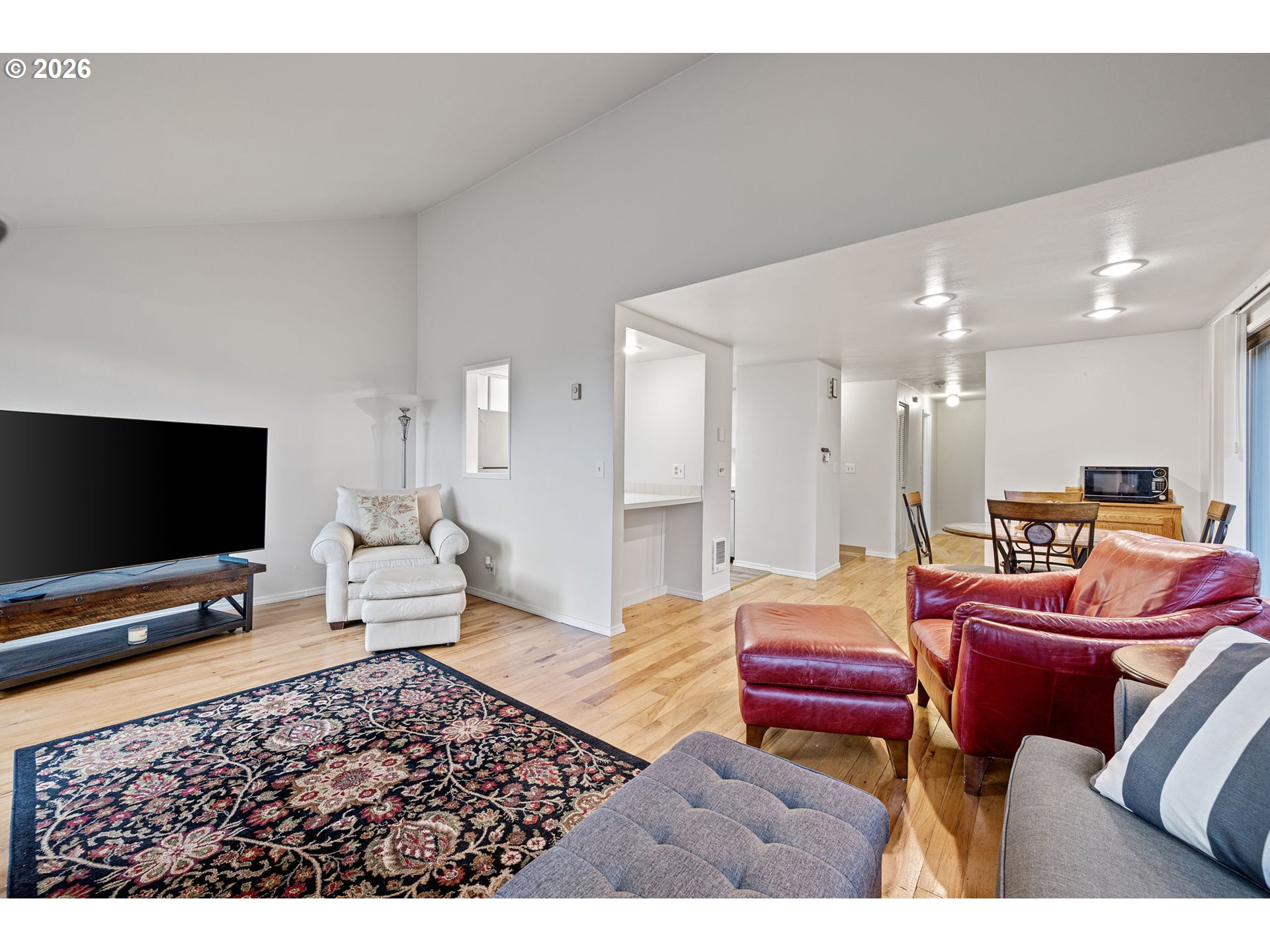 149 Treehill Loop Eugene, OR 97405 - Photo 7 of 40