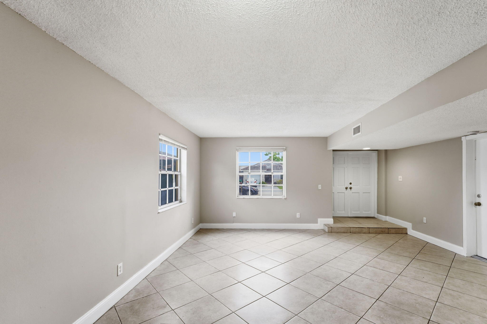 10029 Southwest 146th Place Miami, FL 33186 - Photo 7 of 38 002_ListerPros