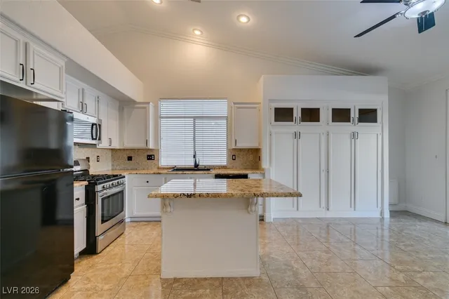 $1,900 | 669 Pacific Cascades Drive, Henderson, NV 89012