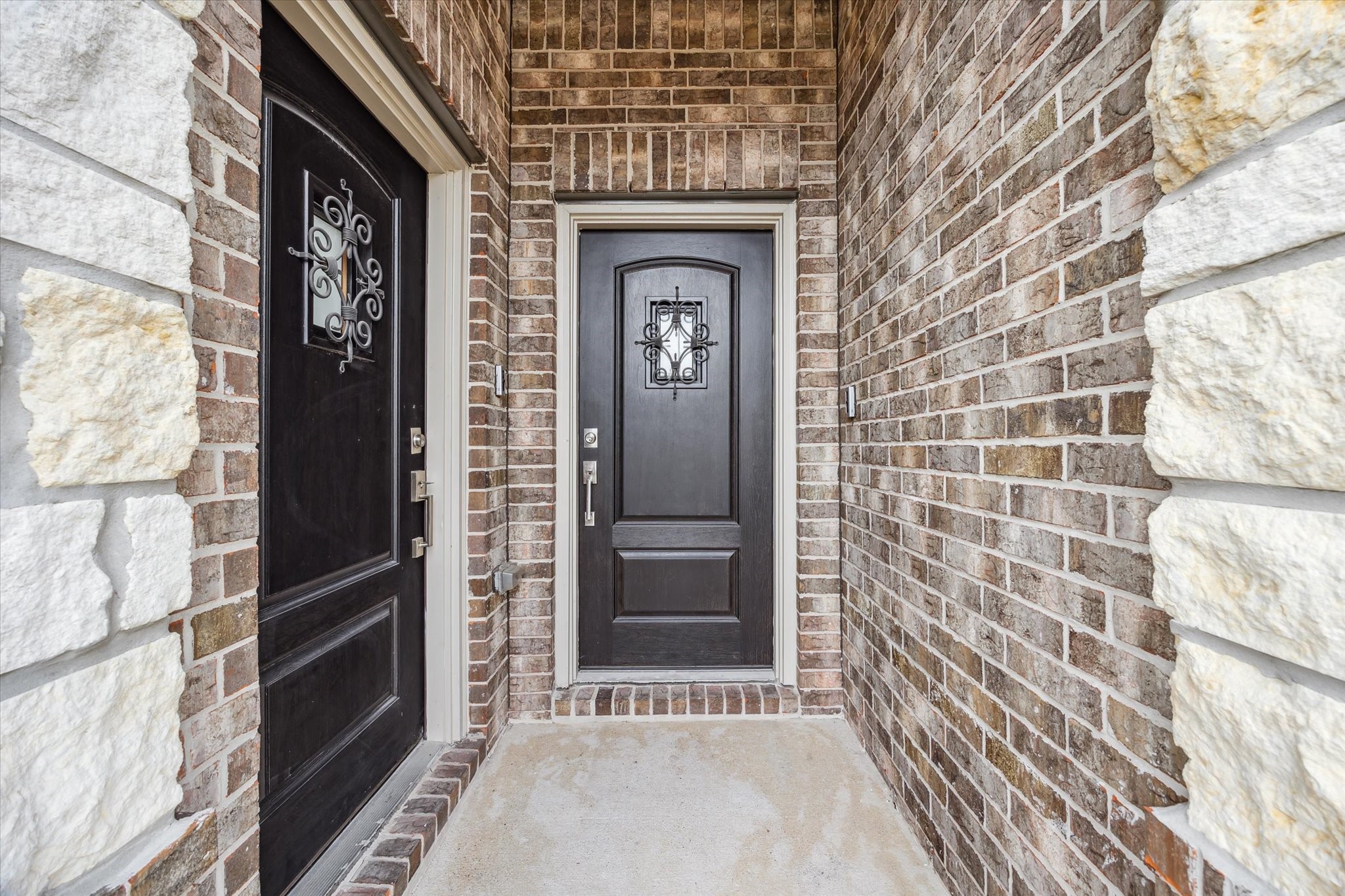 4838 Albany Ridge Lane Rosharon, TX 77583 - Photo 3 of 32