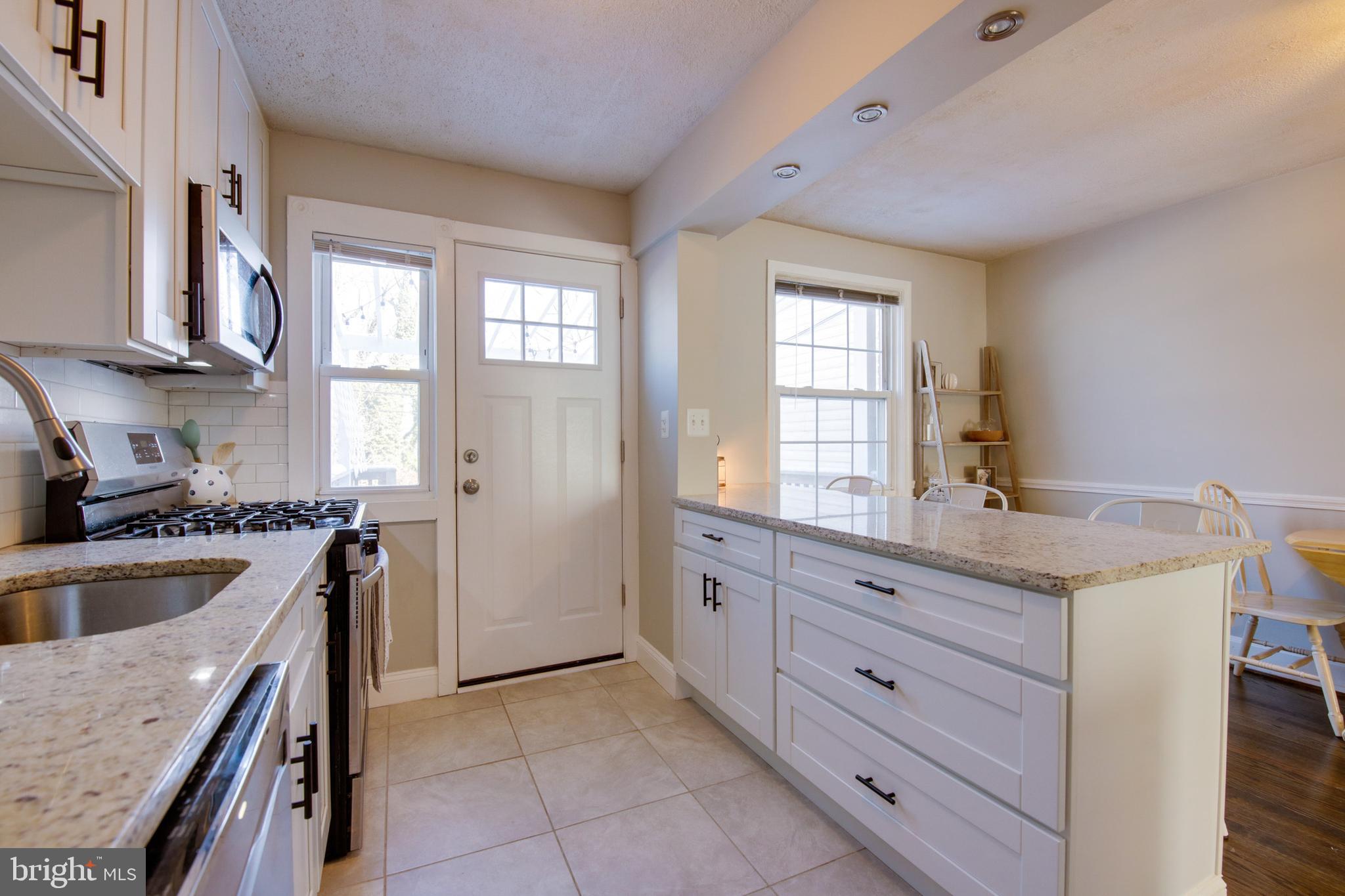 1054 Elm Road Baltimore, MD 21227 - Photo 15 of 35