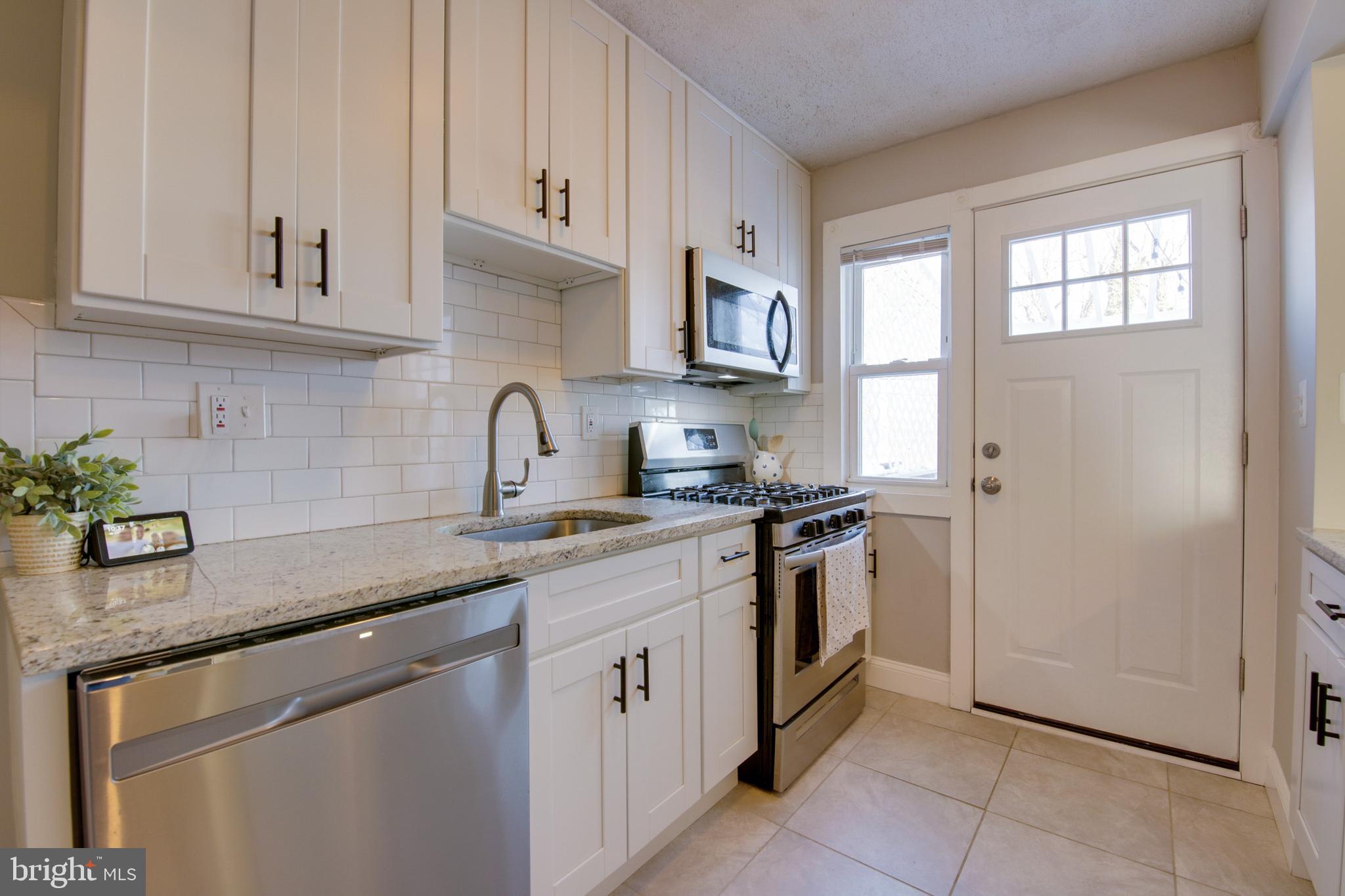 1054 Elm Road Baltimore, MD 21227 - Photo 16 of 35