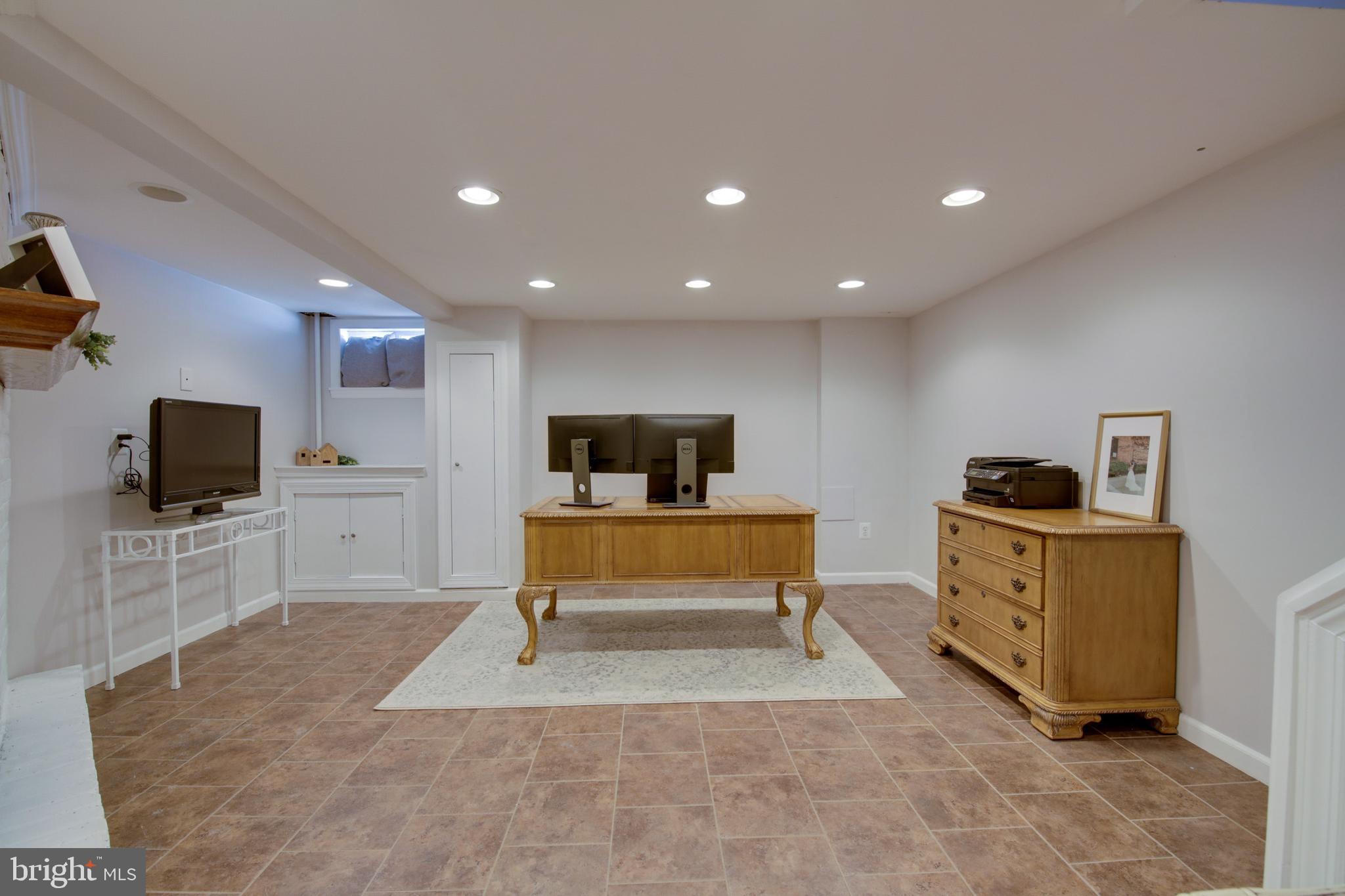 1054 Elm Road Baltimore, MD 21227 - Photo 25 of 35