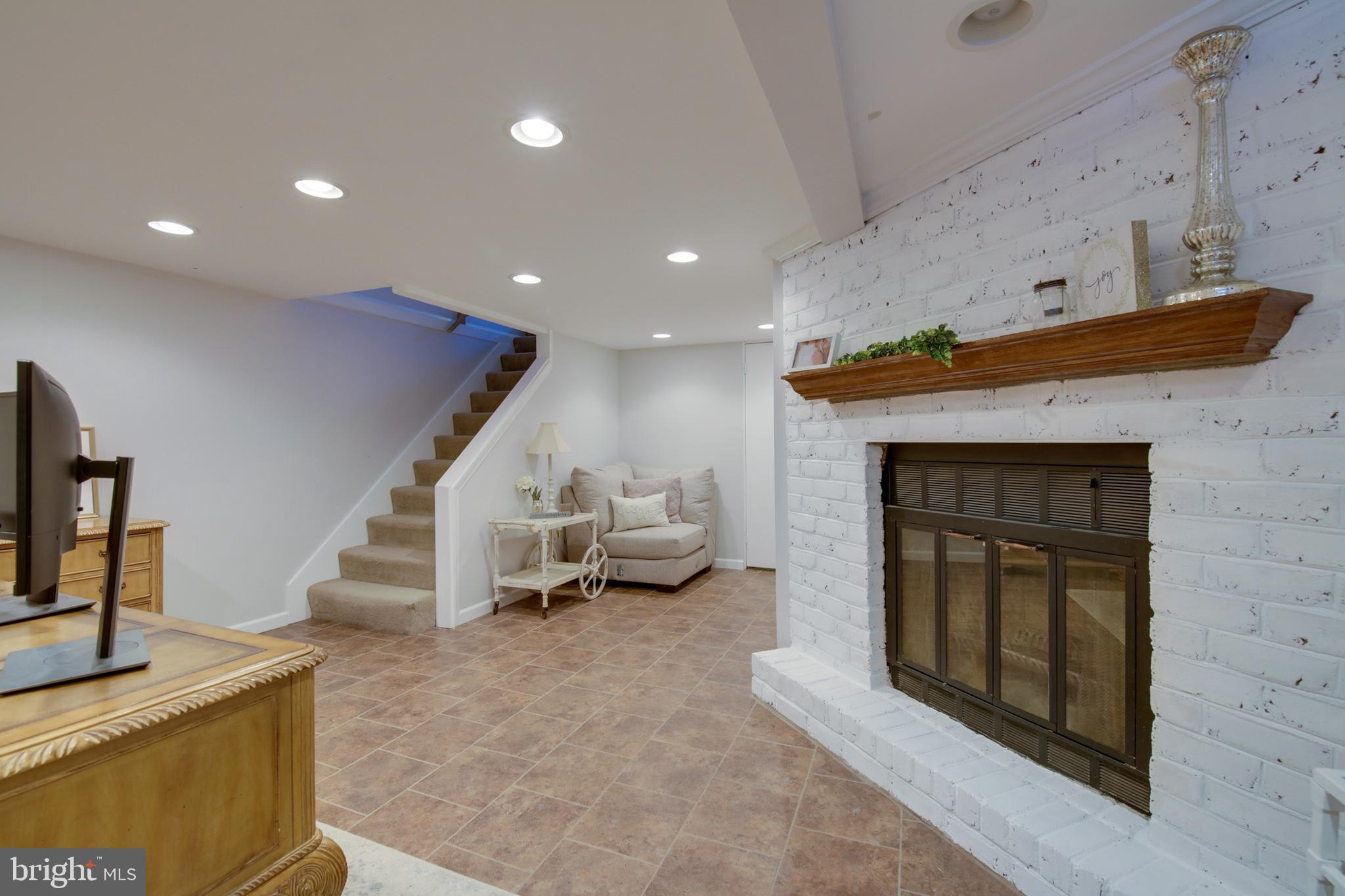1054 Elm Road Baltimore, MD 21227 - Photo 27 of 35