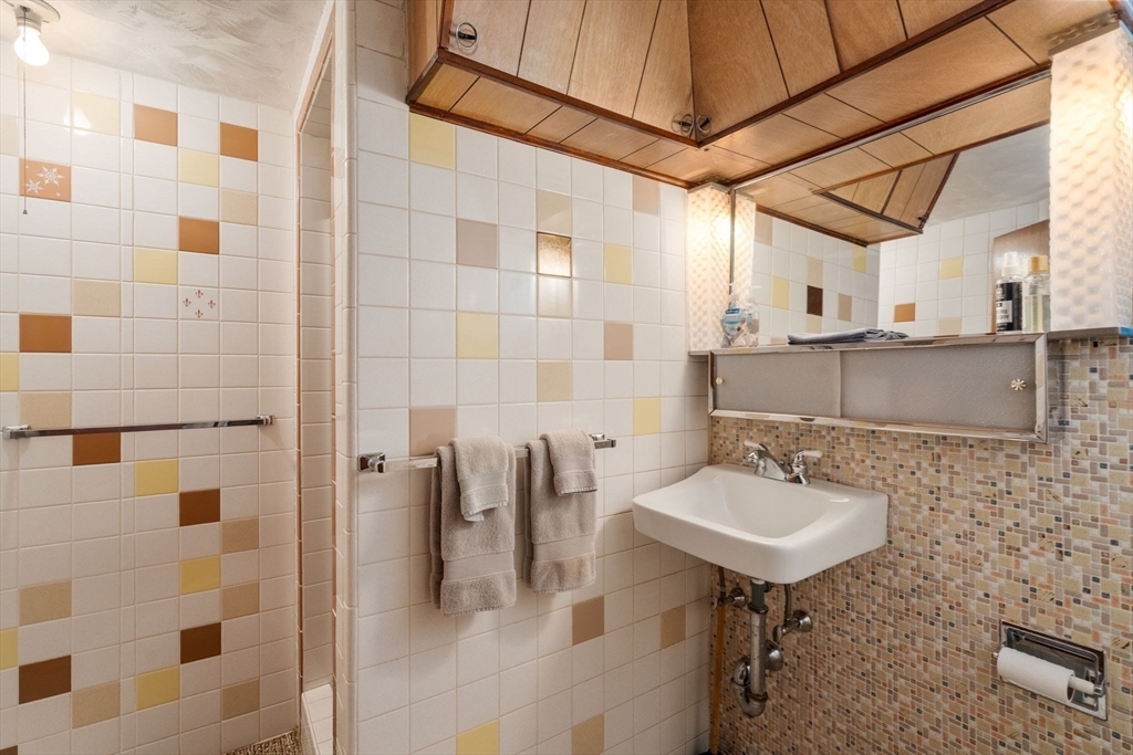 12 Ruby Road Saugus, MA 01906 - Photo 21 of 42