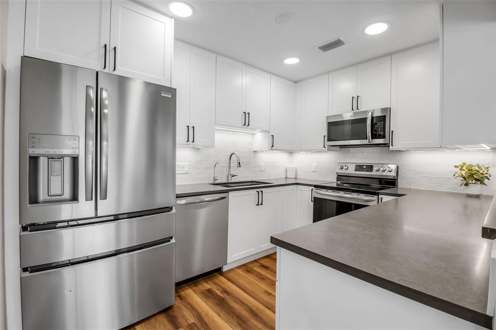 1471 Southland Road Venice, FL 34293 - Photo 10 of 90