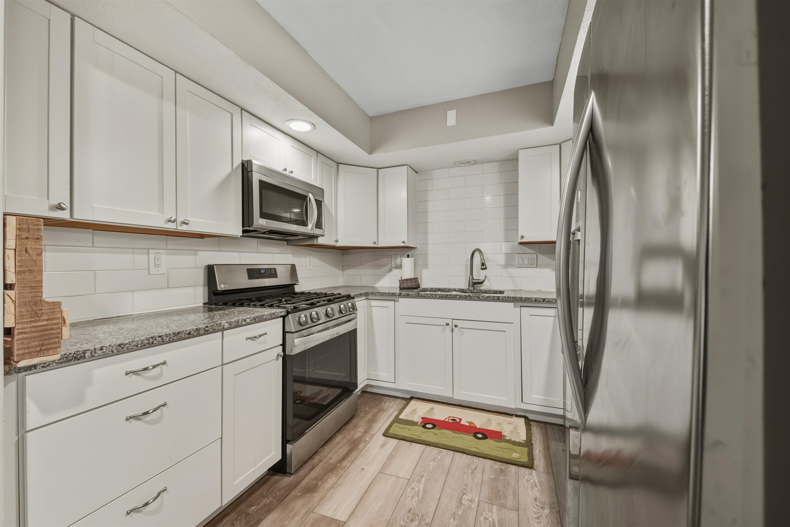 798 Vermont Rte 100 Wilmington, VT 05363 - Photo 10 of 41