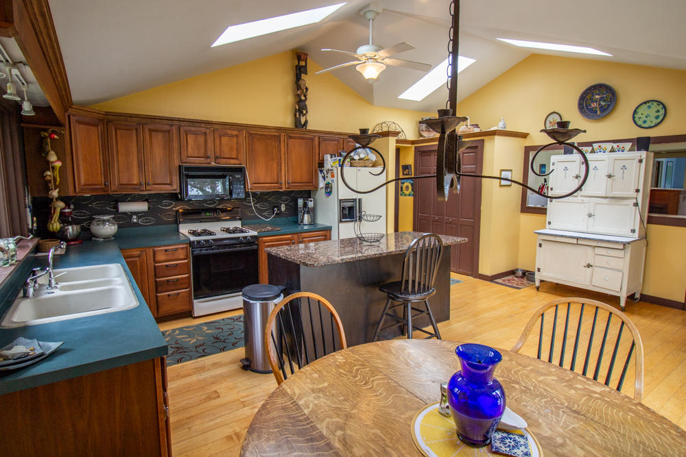 1175 Newbury Neck Road Surry, ME 04684 - Photo 15 of 44 010