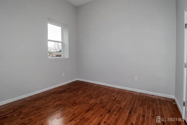 $2,500 | 33 2nd Street, Raritan, NJ 08869