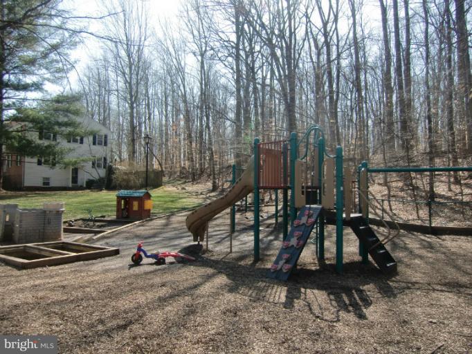 5606 Kirkham Court Springfield, VA 22151 - Photo 20 of 24 Community