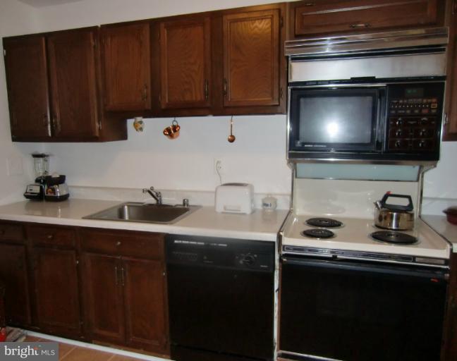 5606 Kirkham Court Springfield, VA 22151 - Photo 4 of 24 Kitchen