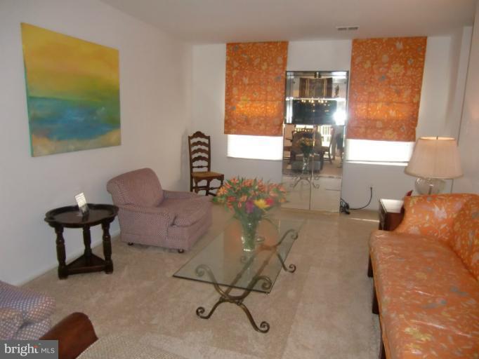 5606 Kirkham Court Springfield, VA 22151 - Photo 6 of 24 Living Room