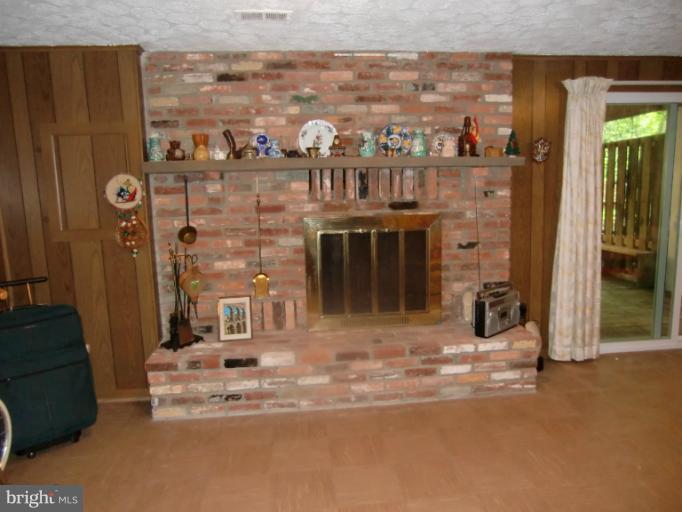 5606 Kirkham Court Springfield, VA 22151 - Photo 10 of 24 Family Room