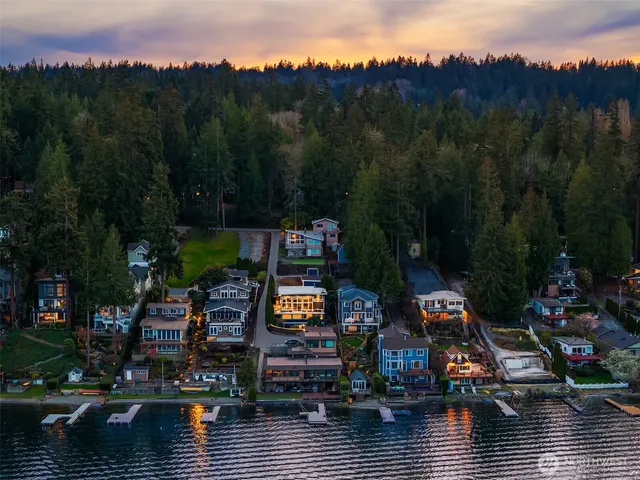 $3,225,000 | 2452 West Lake Sammamish Parkway Northeast, Redmond, WA 98052