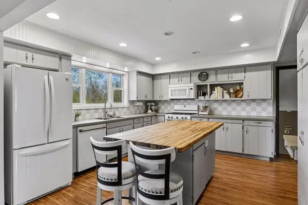 $499,900 | 15710 Highway 5, Norwood Young America, MN 55368