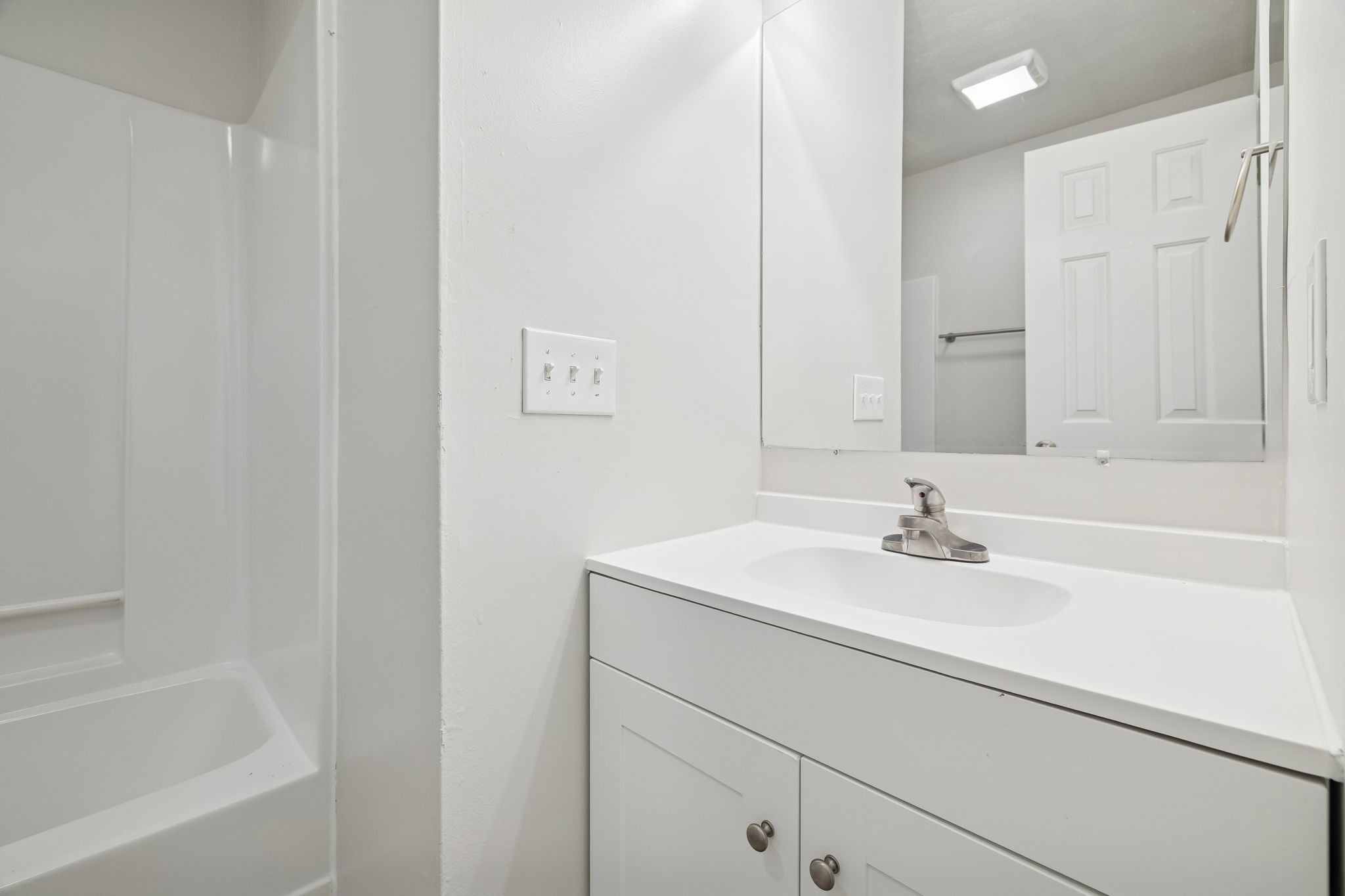 2607 Landrum Court, Unit 15 Springfield, TN 37172 - Photo 12 of 38 a bathroom with a sink and a bathtub