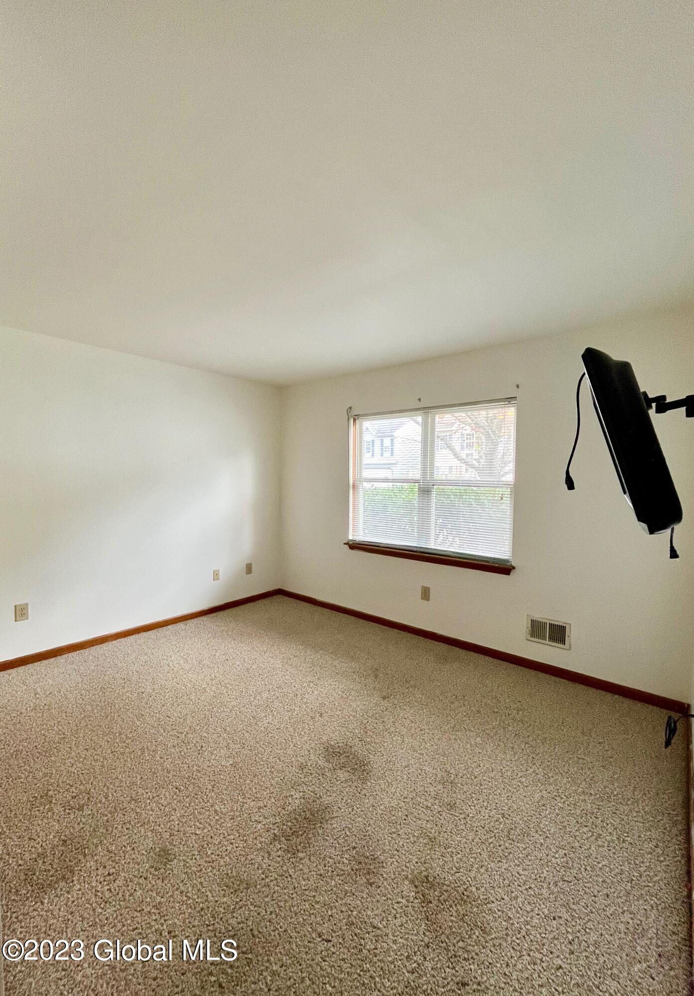 425 Chadwick Road Schenectady, NY 12304 - Photo 14 of 20 IMG_1653