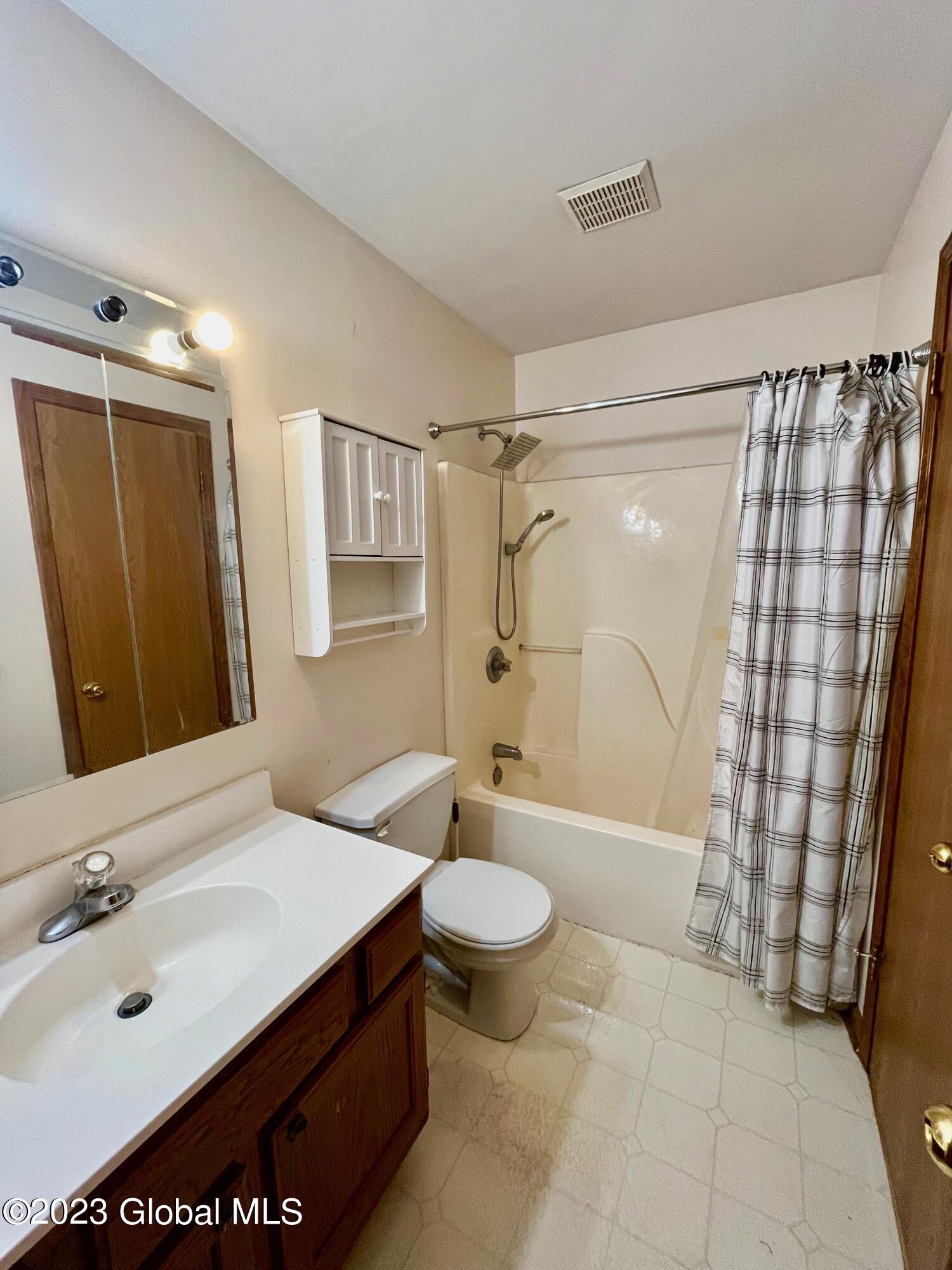 425 Chadwick Road Schenectady, NY 12304 - Photo 16 of 20 IMG_1664