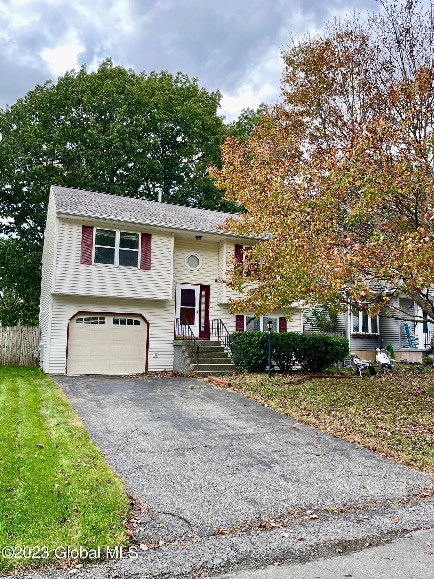 425 Chadwick Road Schenectady, NY 12304 - Photo 2 of 20 IMG_1662